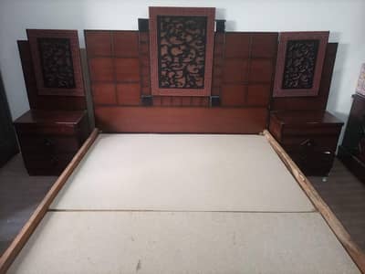 King bed ,2x Side tables and Showcase