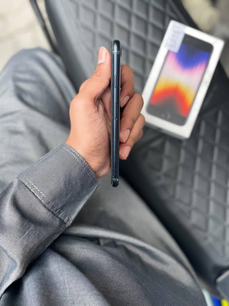 Apple iPhone SE 3 (3rd generation) 3