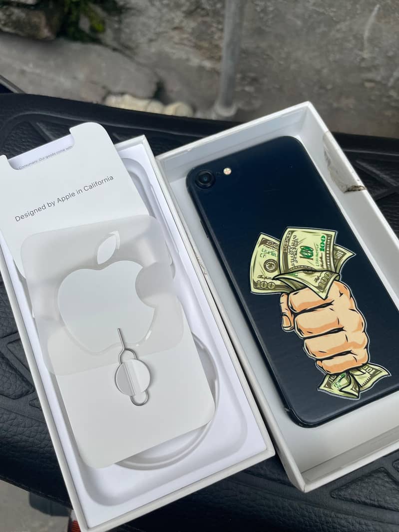 Apple iPhone SE 3 (3rd generation) 6