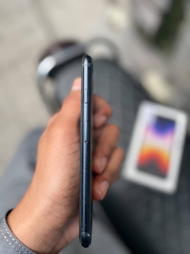 Apple iPhone SE 3 (3rd generation) 7