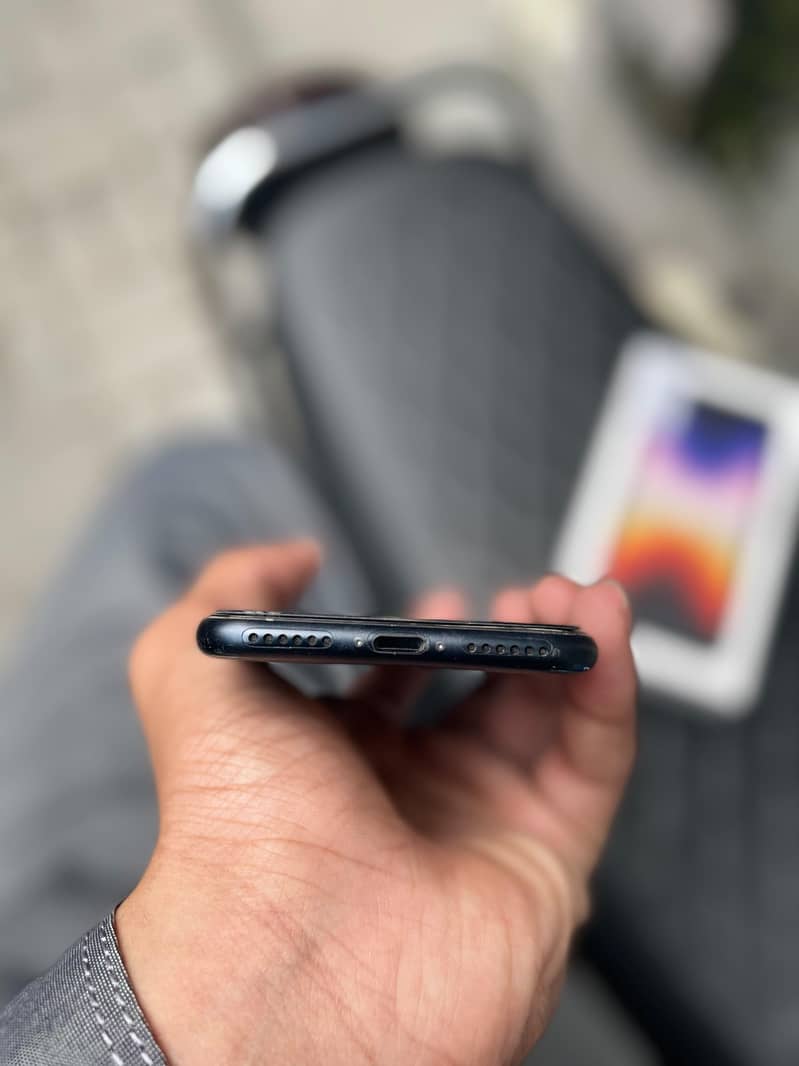 Apple iPhone SE 3 (3rd generation) 8