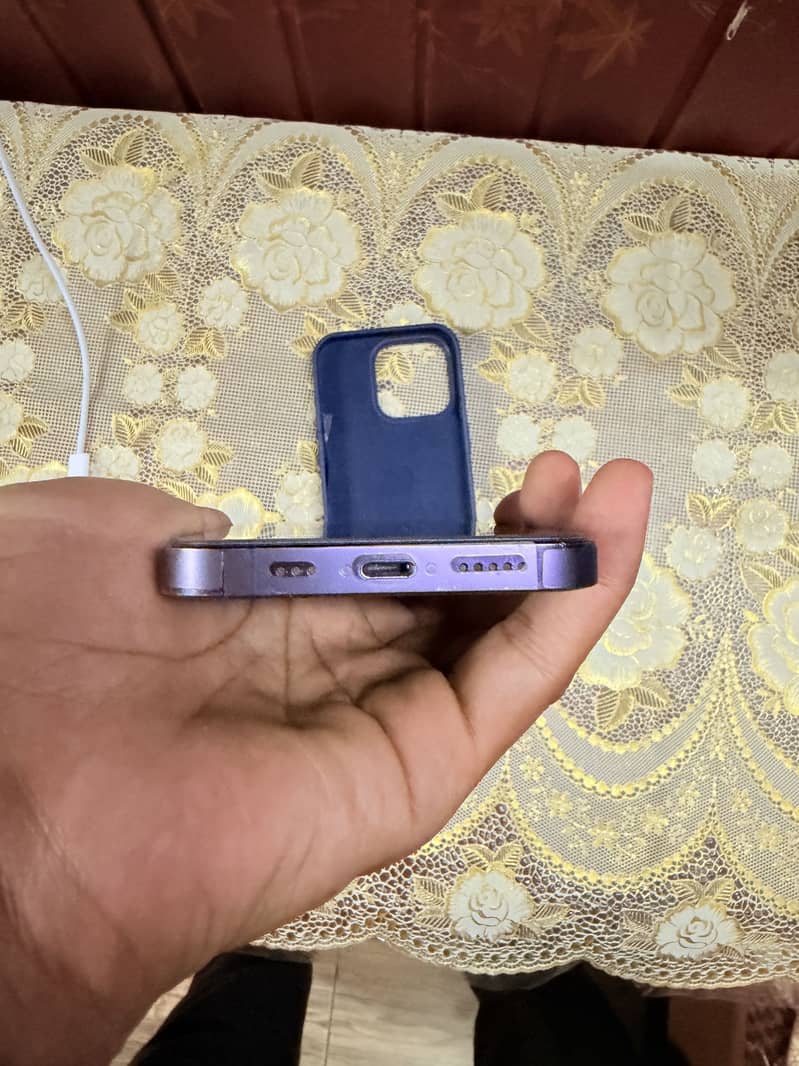 Apple iPhone 14 Pro 1