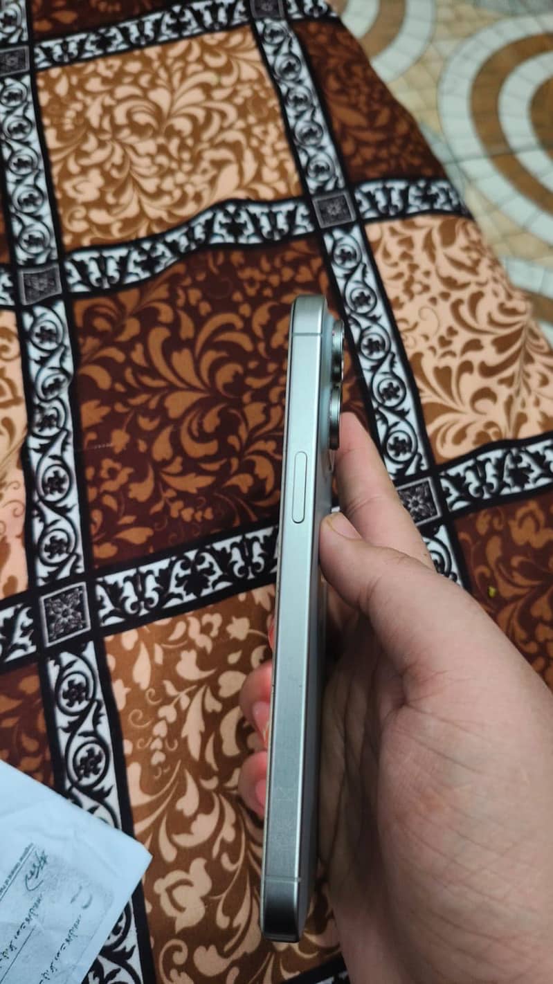 Apple iPhone 15 Pro Max 0