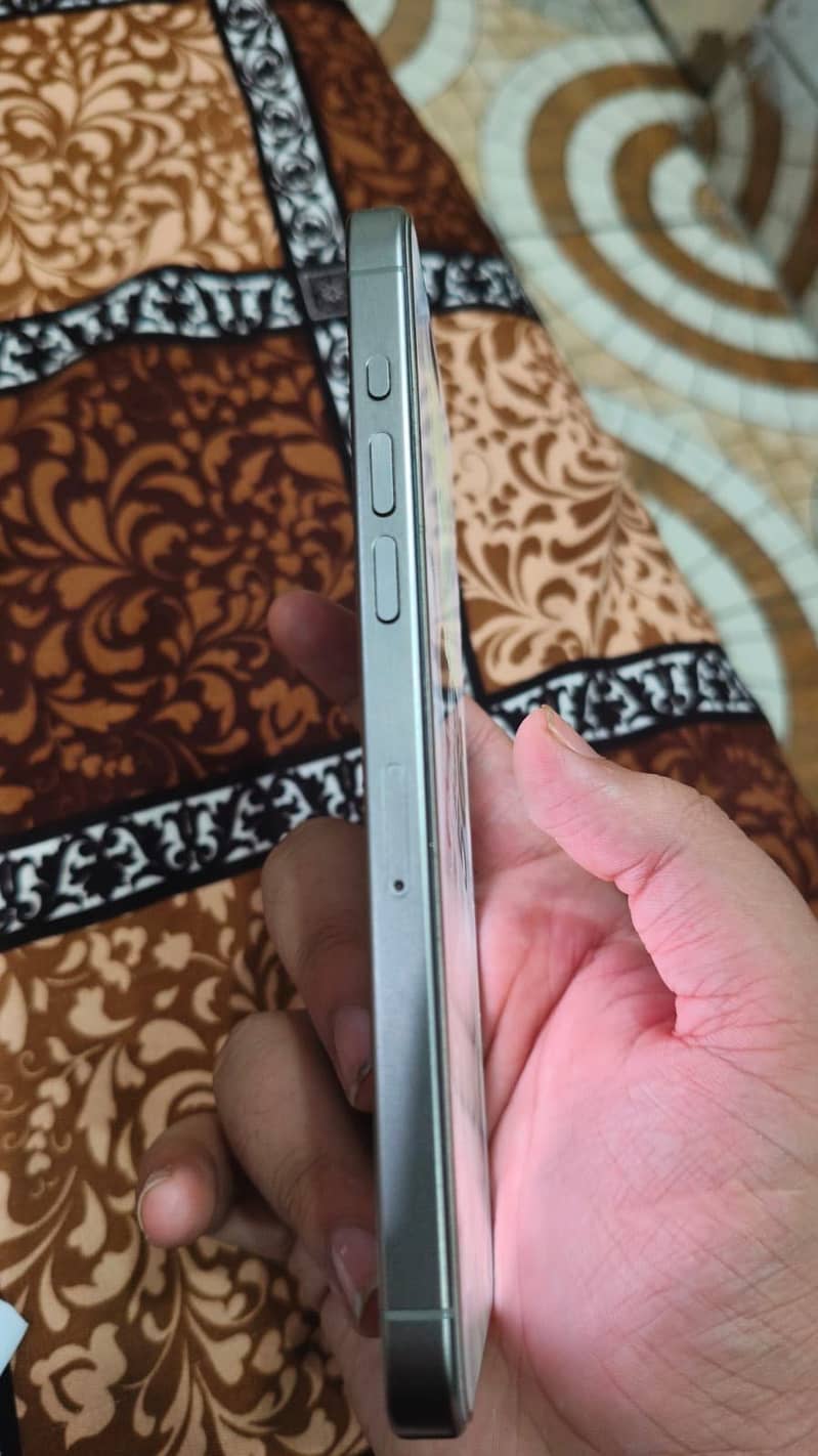 Apple iPhone 15 Pro Max 2