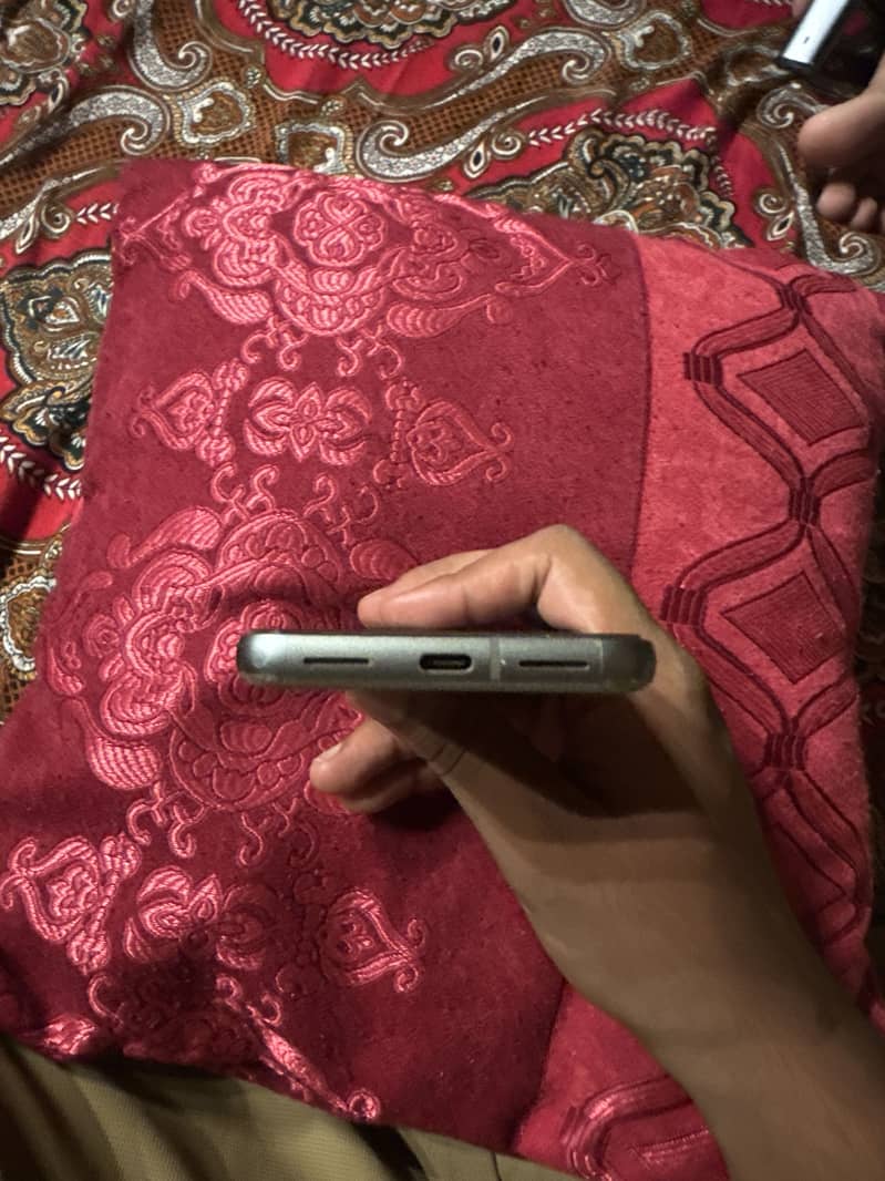 Google Pixel 8 4