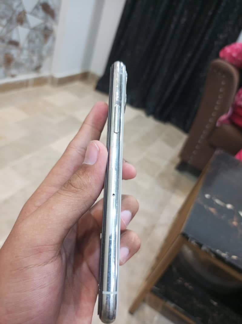 Apple iPhone 11 Pro 1