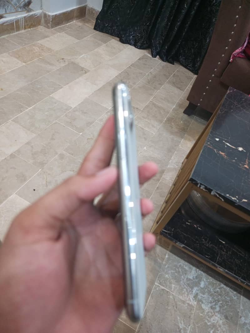 Apple iPhone 11 Pro 2