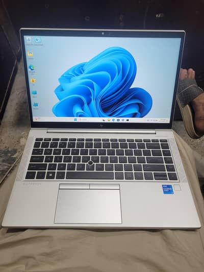 hp elitebook 840 G8 i5 11th Gen touch screen, facelock