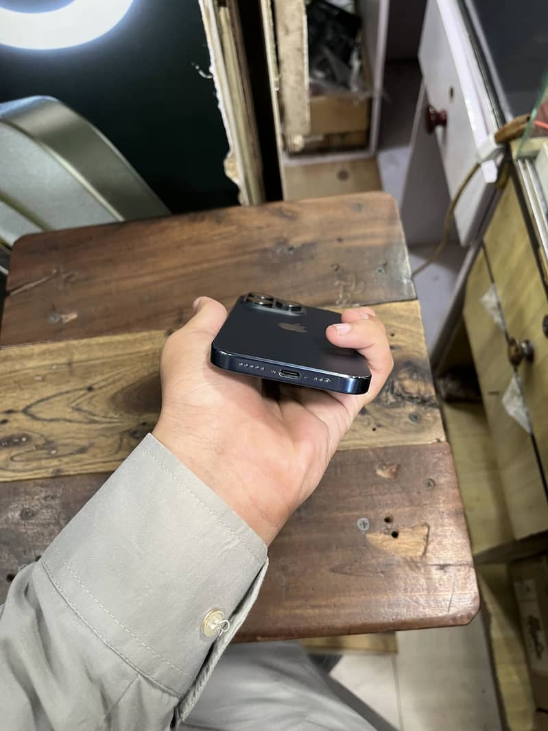 Apple iPhone 15 Pro 0