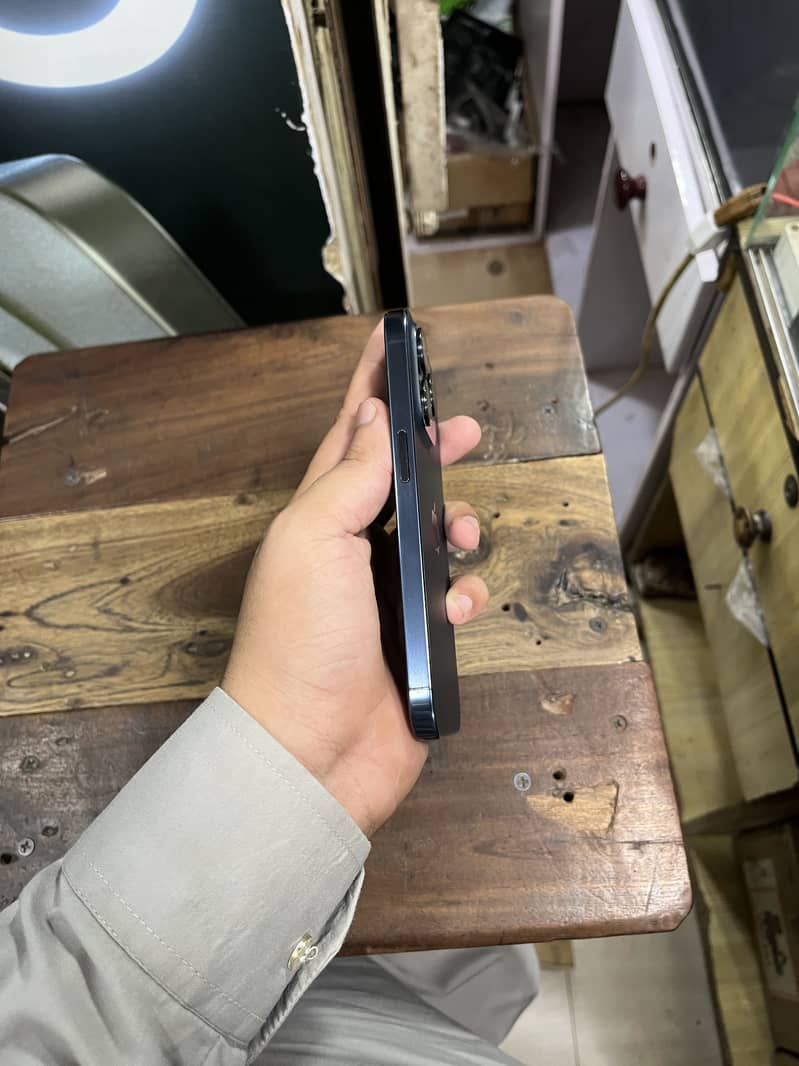 Apple iPhone 15 Pro 1