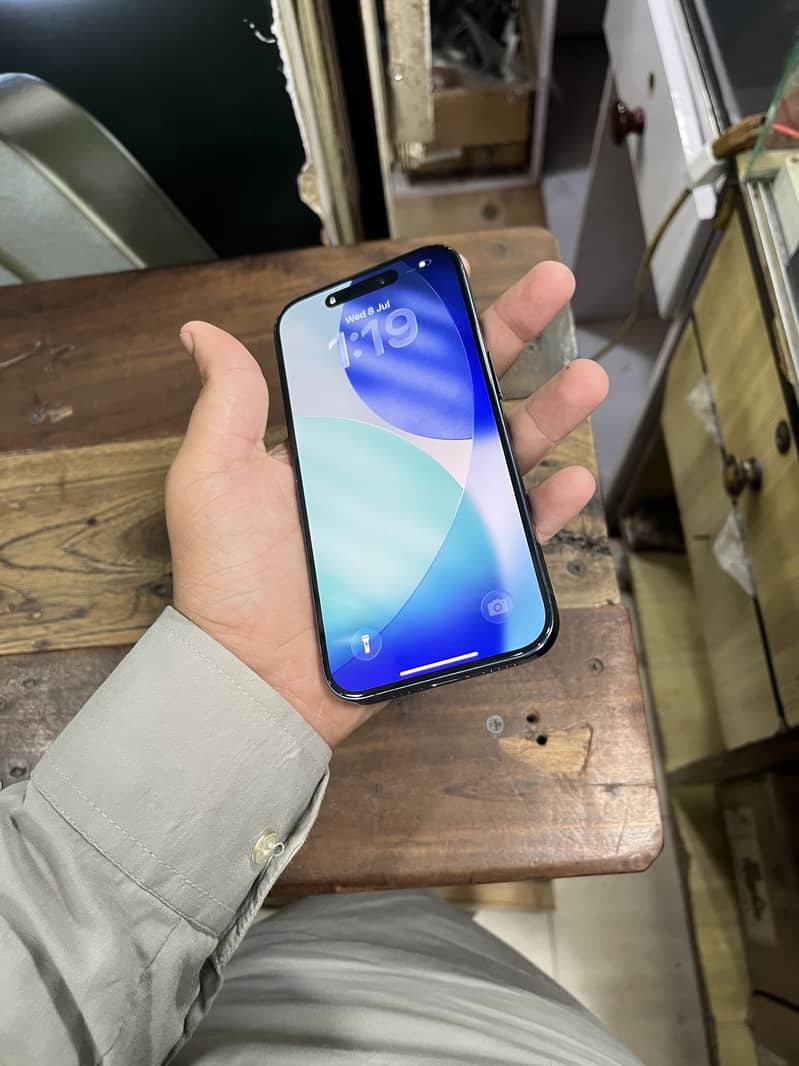 Apple iPhone 15 Pro 3