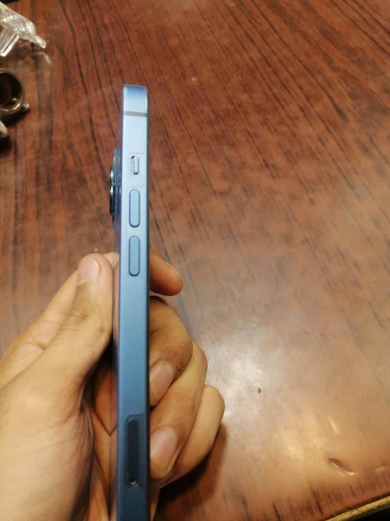 Apple iPhone 13 1