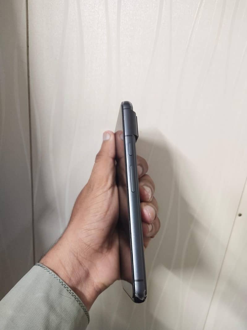 Google Pixel 8 4
