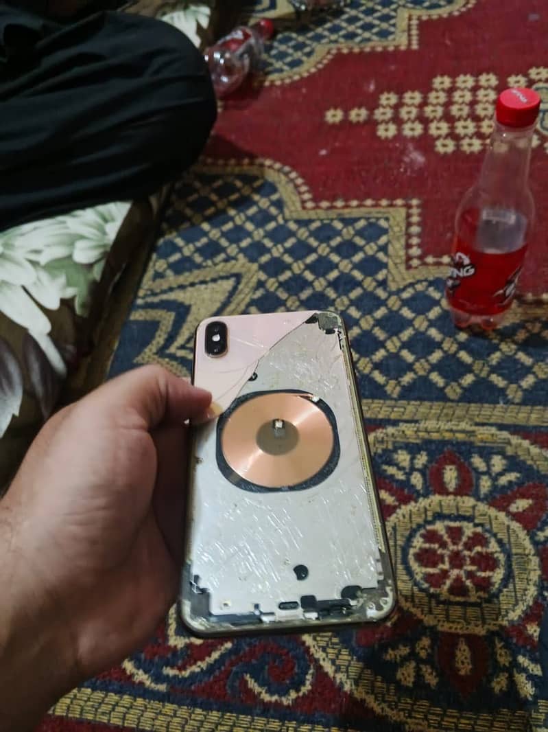 Apple iPhone XS Max 3
