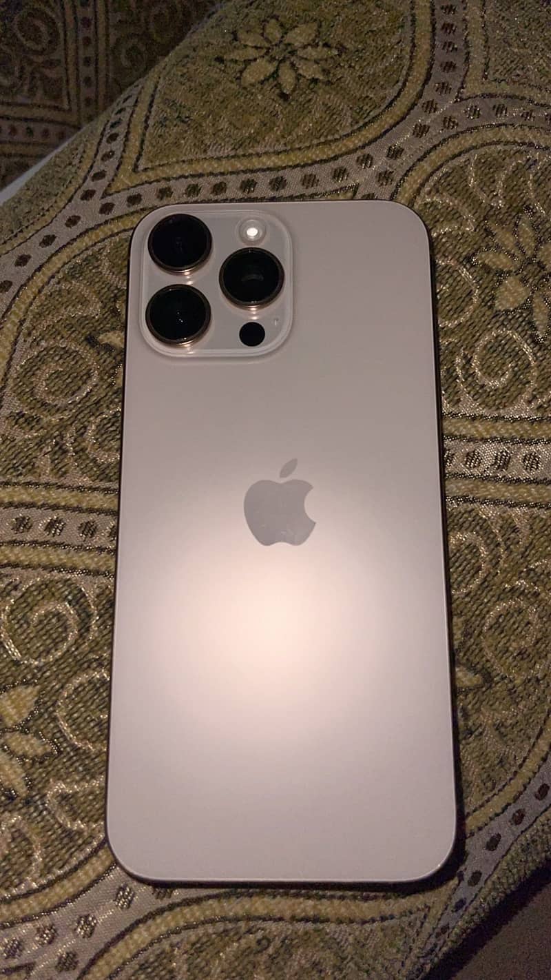 Apple iPhone 16 Pro Max 0
