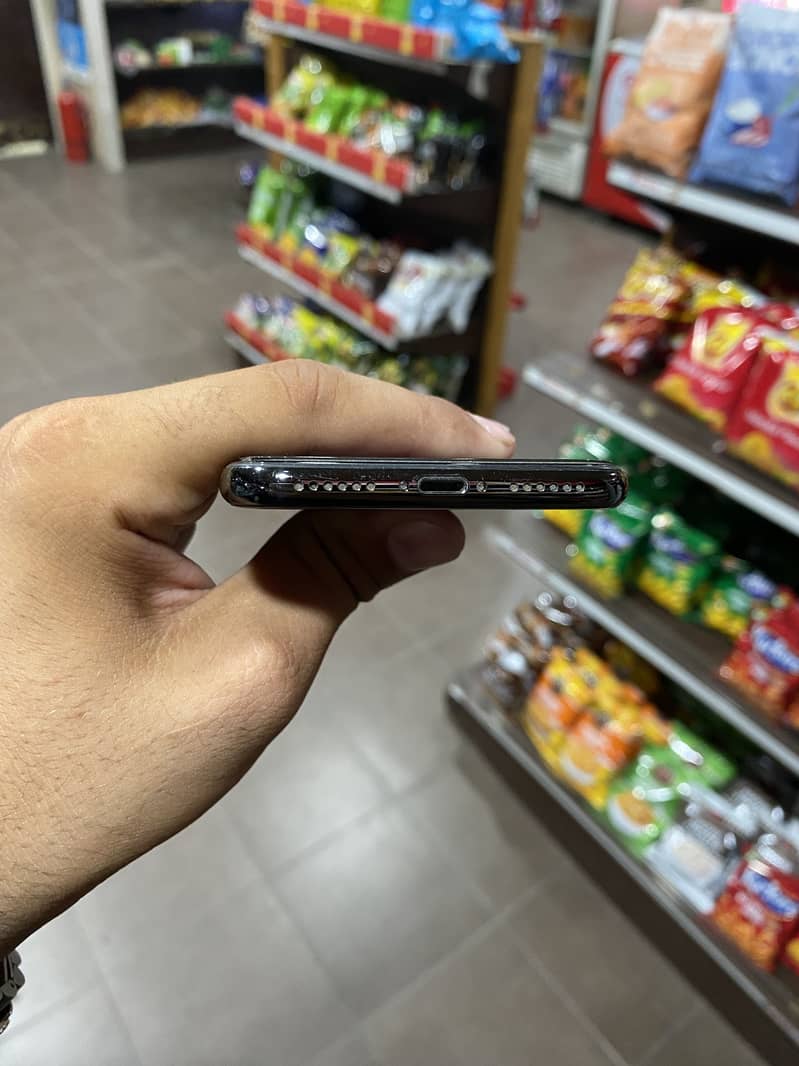 Apple iPhone X 3