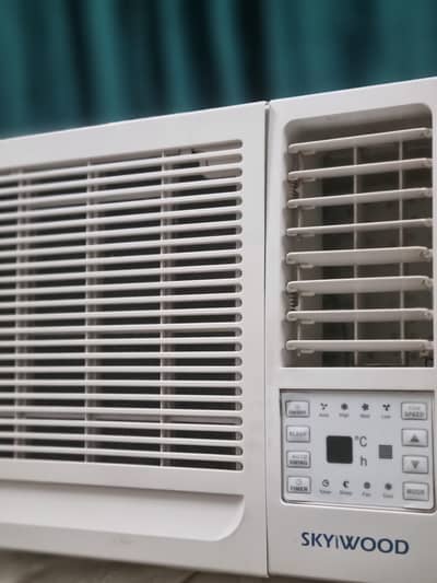 SKYIWOOD 0.75 Ton window AC, in brand new condition.