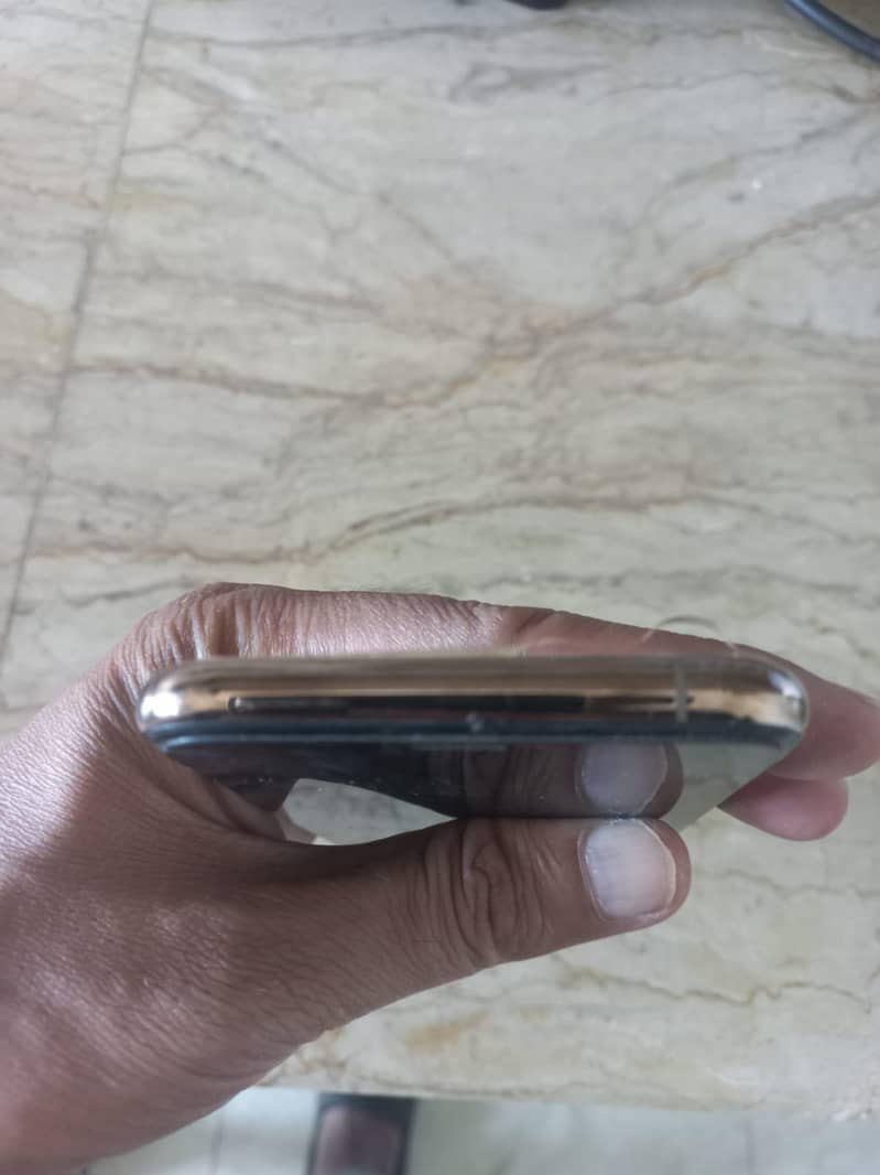 Apple iPhone 11 4