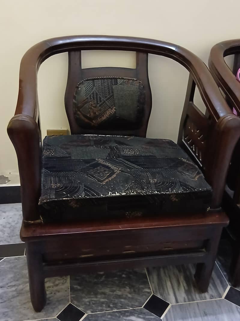 selling sofa set 1