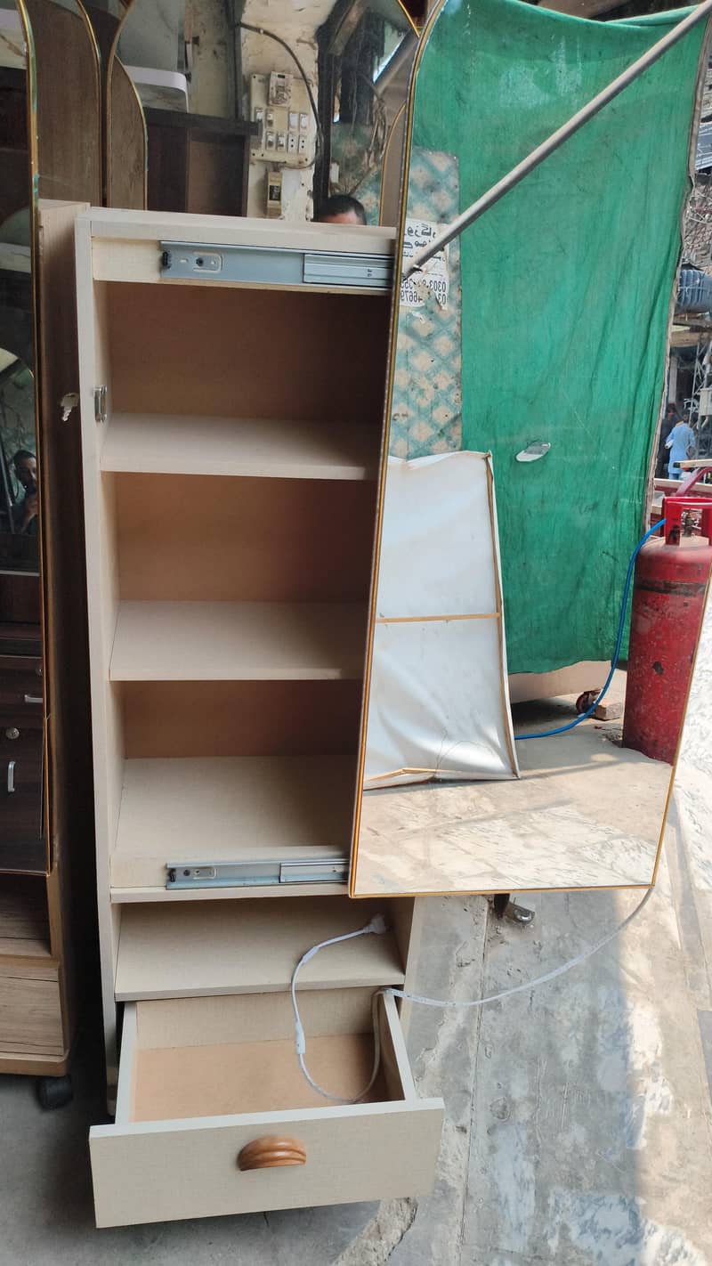 drasing full mirror with stroge box 1