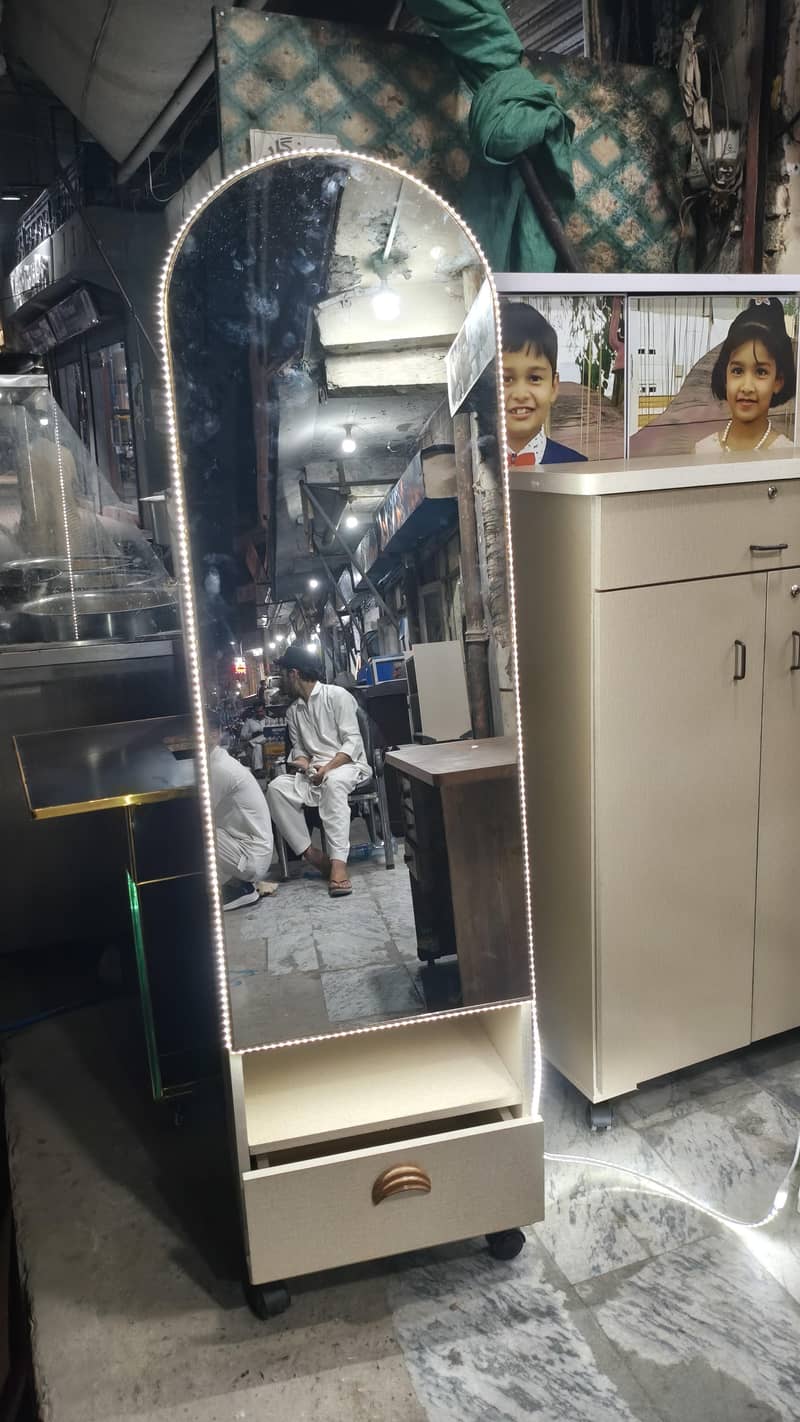 drasing full mirror with stroge box 4