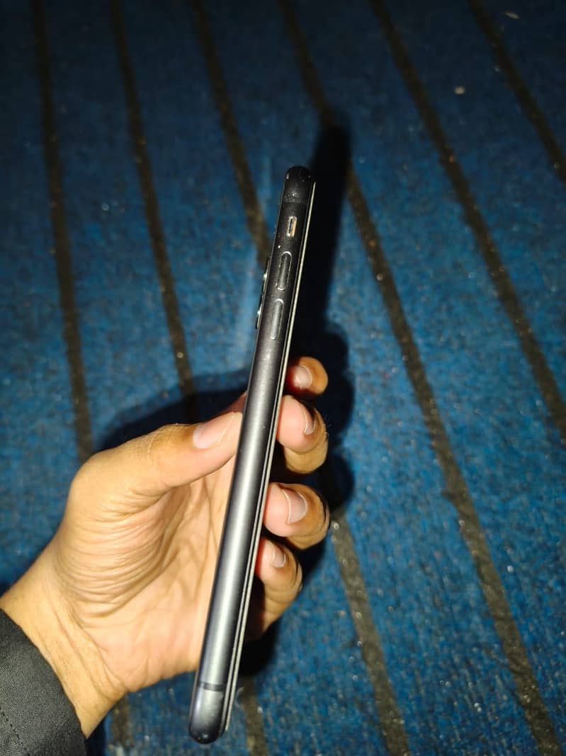 Apple iPhone 11 0