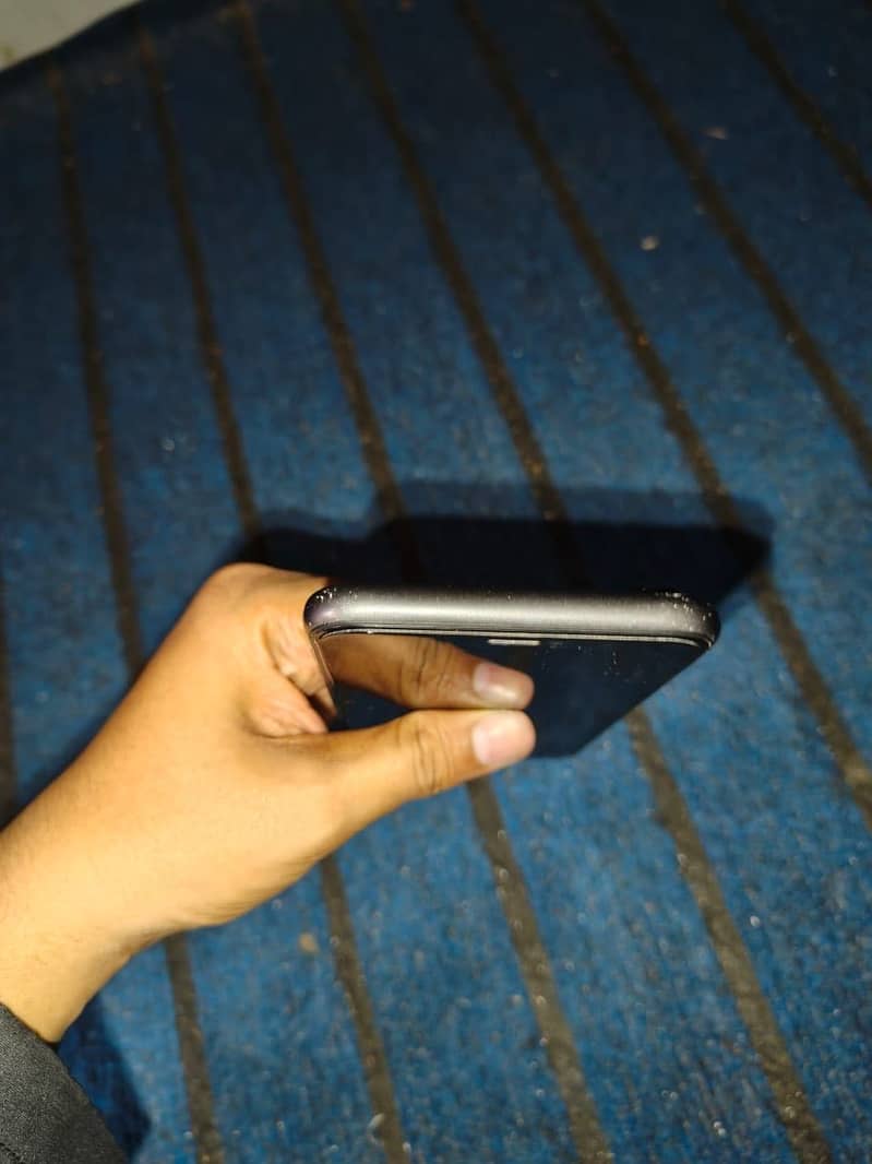 Apple iPhone 11 3