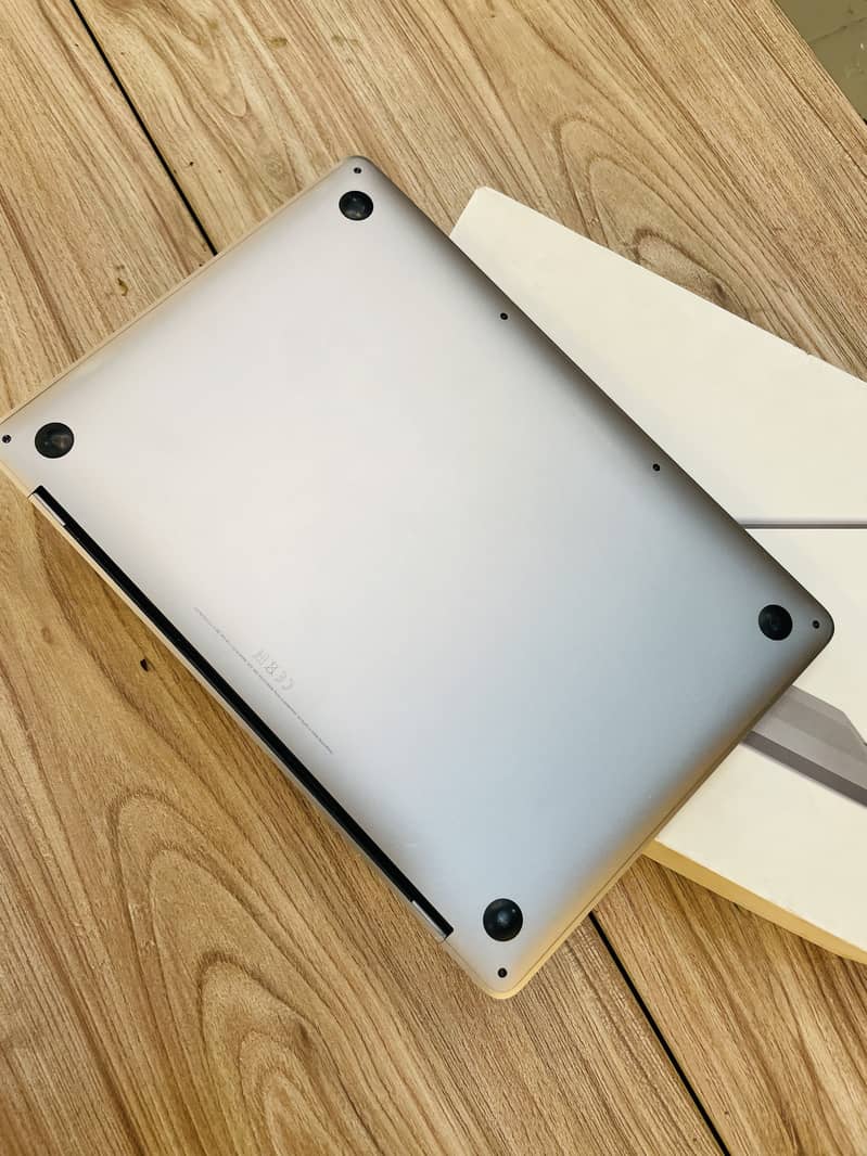 MAC Book Pro 2019 3