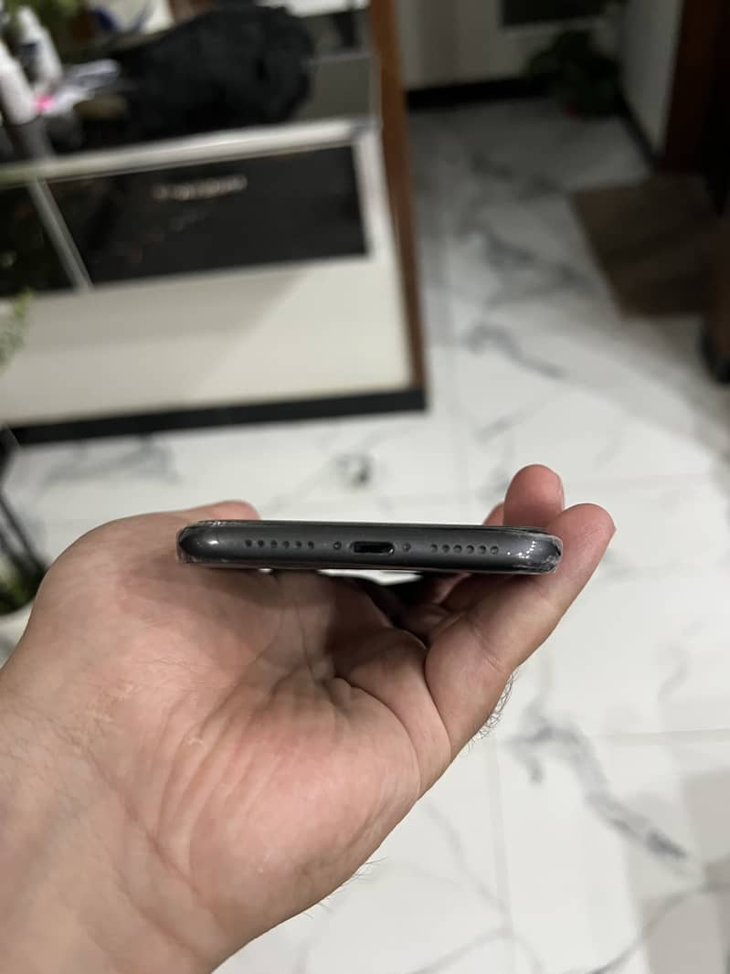 Apple iPhone 11 3
