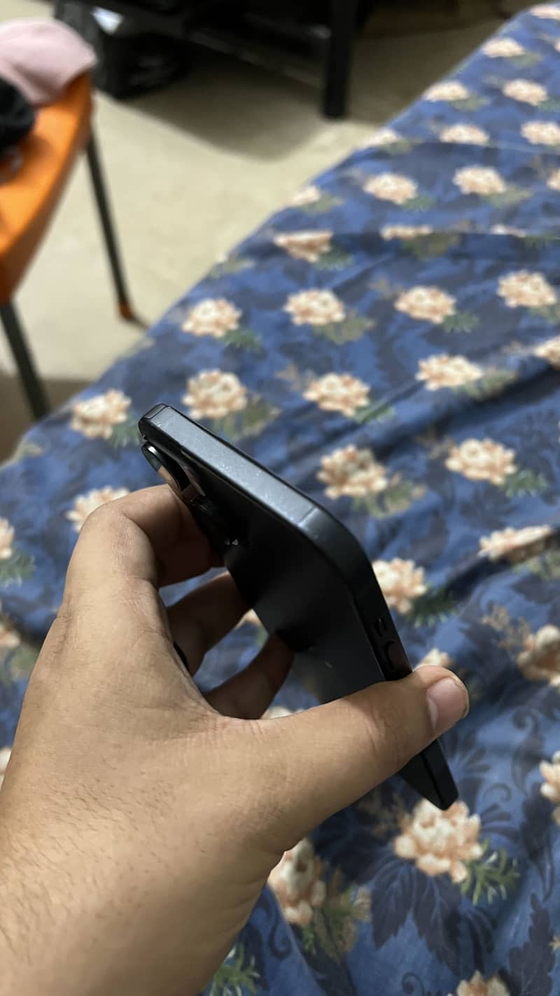 Apple iPhone 15 plus 4