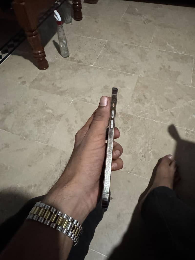 Apple iPhone 12 Pro Max 4
