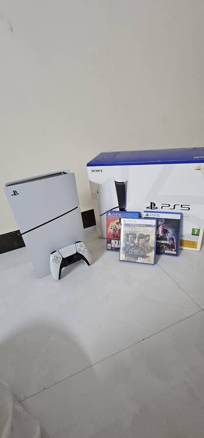 ps5 slim with 2 controler and 3 cd