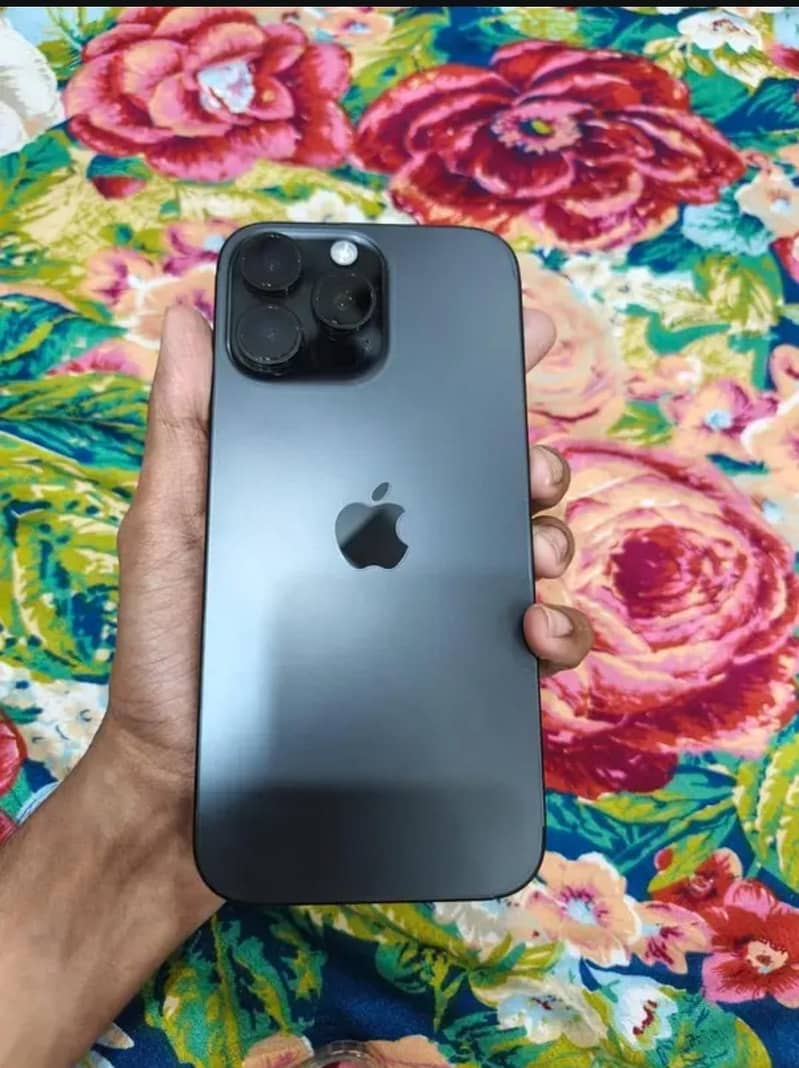 Apple iPhone 16 Pro Max 1