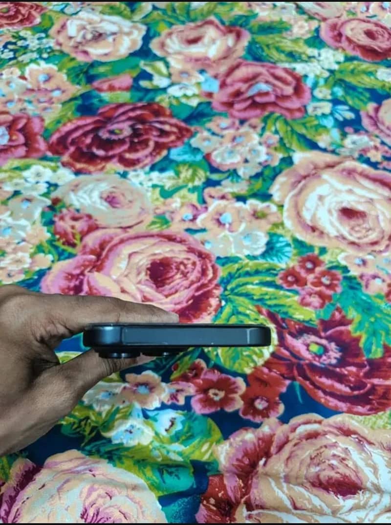 Apple iPhone 16 Pro Max 3