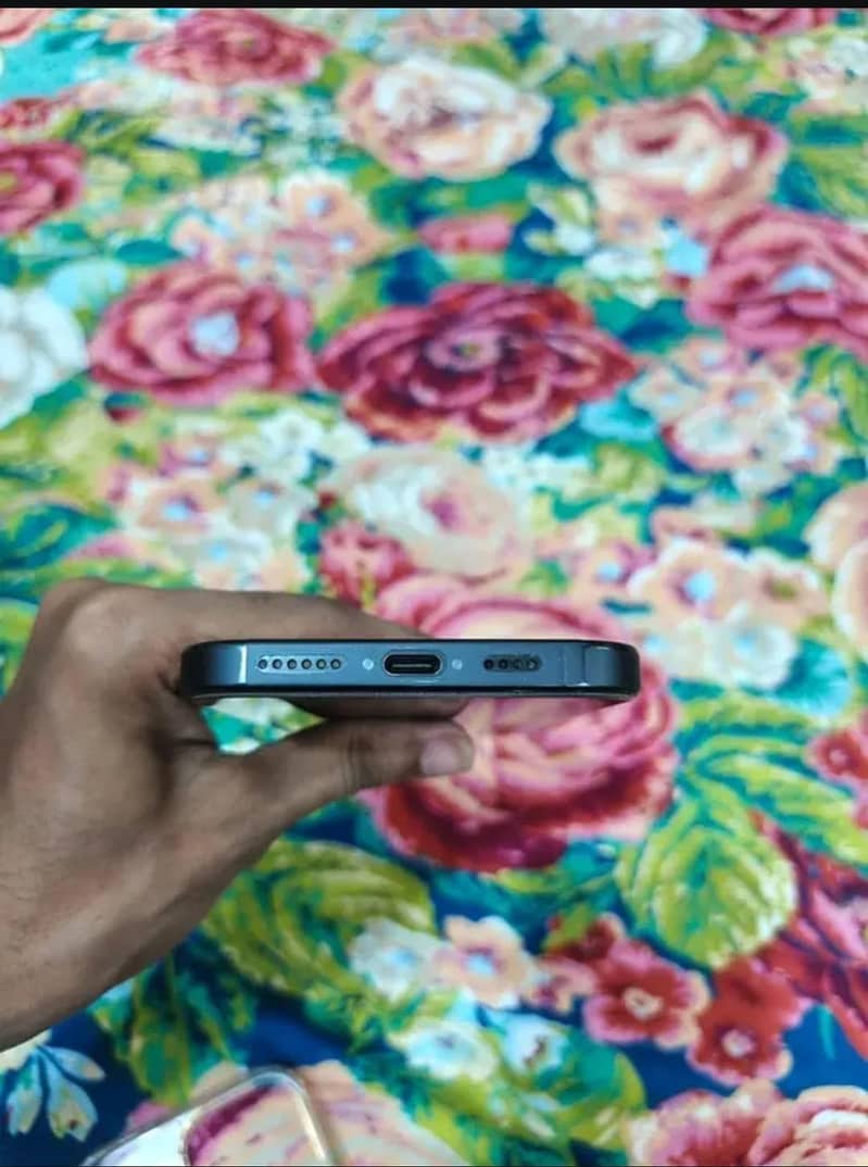 Apple iPhone 16 Pro Max 5