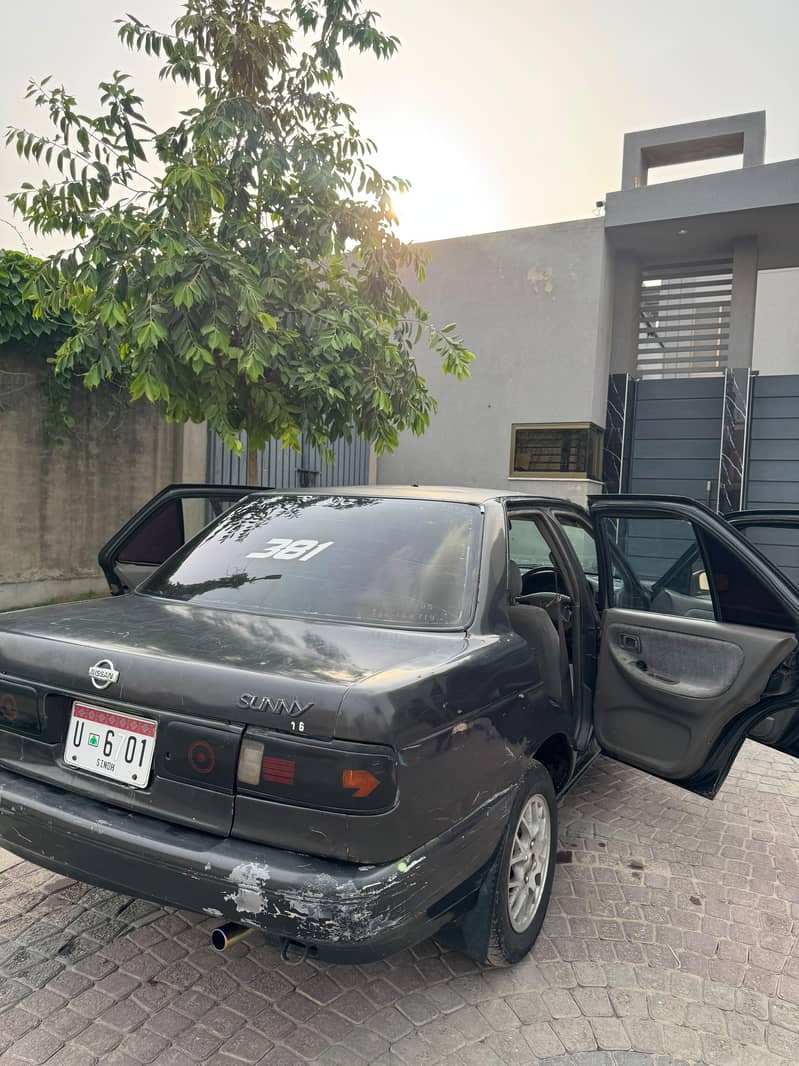 Nissan sunny 1