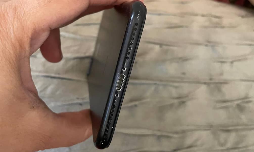 Apple iPhone 7 plus 1