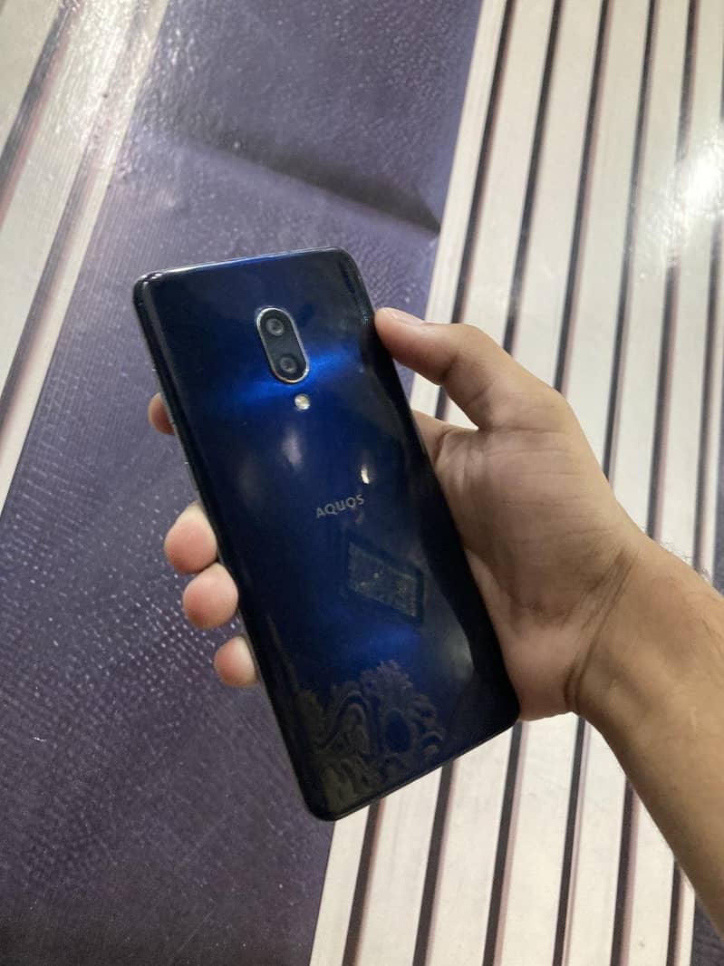 Sharp Aquos Zero 2 1