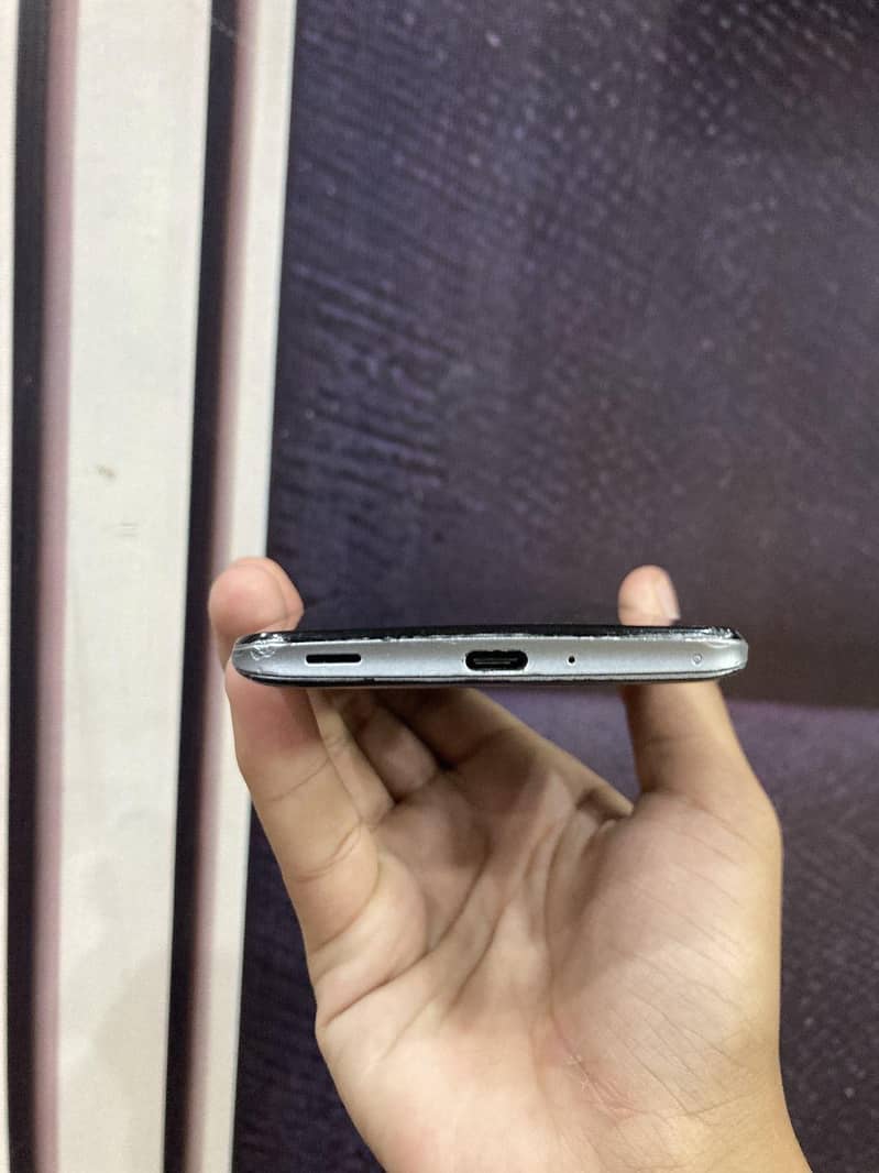 Sharp Aquos Zero 2 4