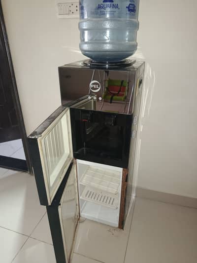 Pel water dispenser