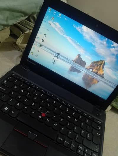Lenovo Thinkpad (AMD E-300 APU with Radeon)™ HD 6310 Graphics