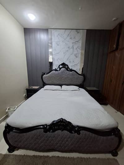Sheesham wood bed set with divider