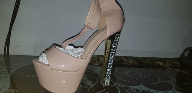 metro heels