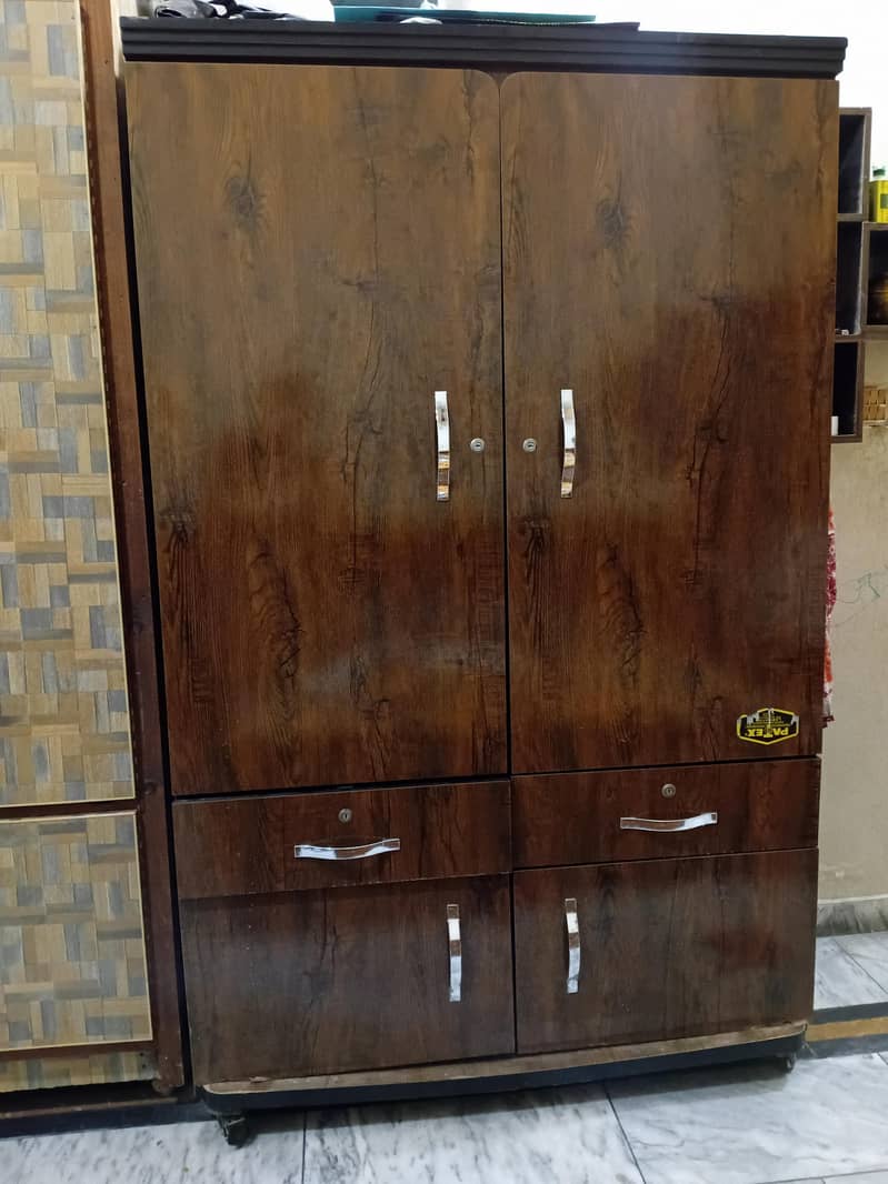 wardrobe 0