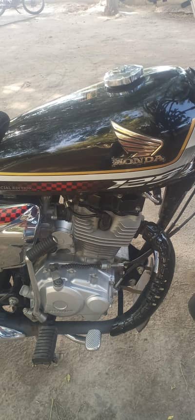 Honda 125  sliver special edition