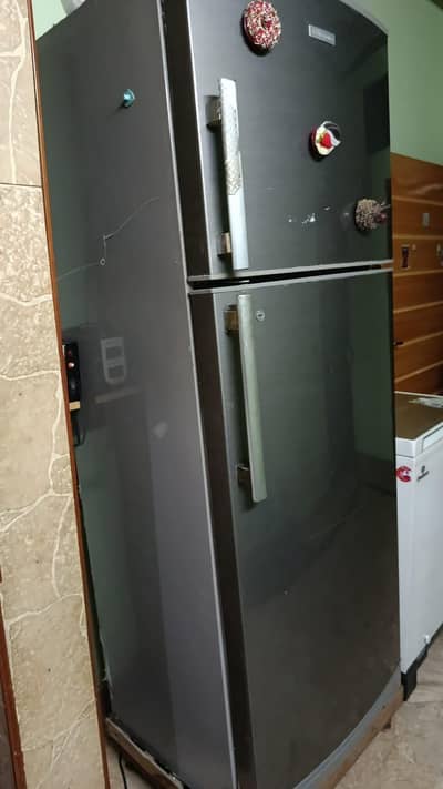 running condition 16 cubik fridge all is ok koe fault nahe