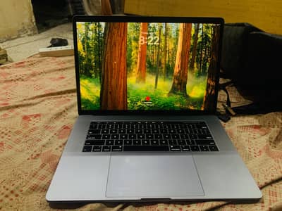 Apple MacBook Pro 15-inch (2018) | Core i7 | 16GB RAM | 256GB SSD