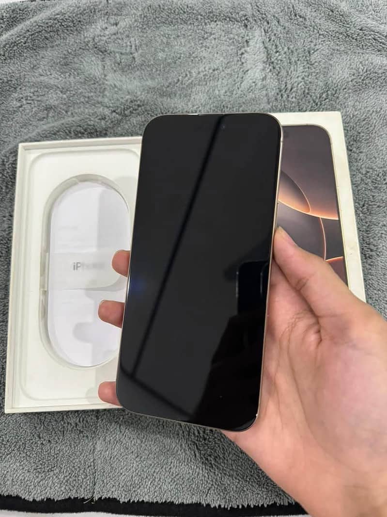 iPhone 16 Pro Max 2