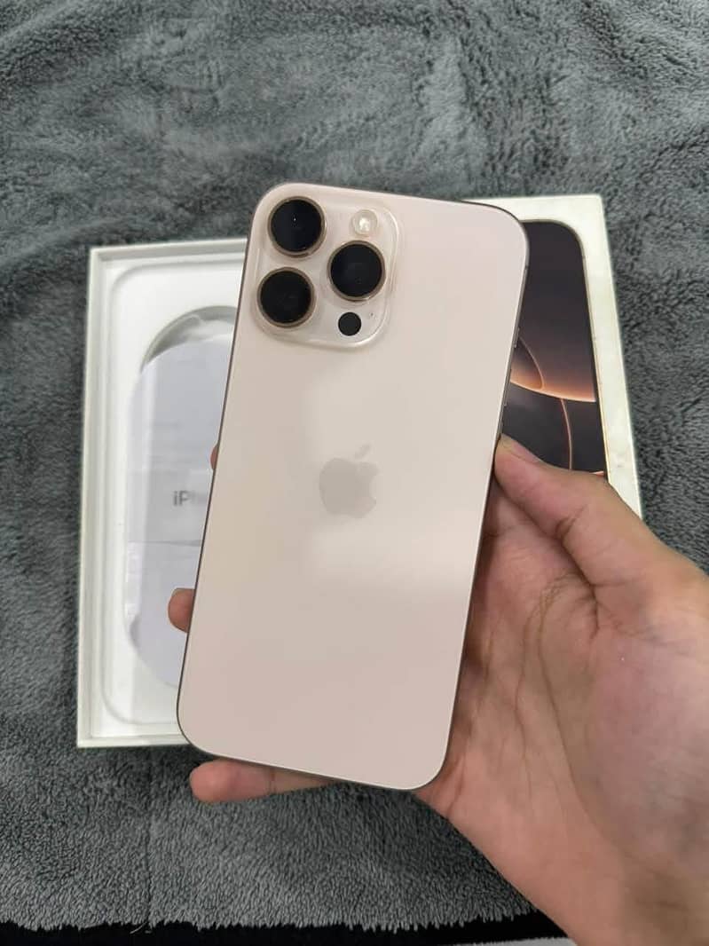 iPhone 16 Pro Max 4