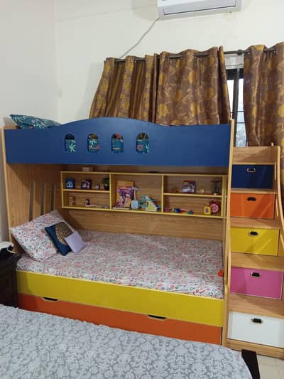 kids triple bunk bed with mattresses in excellent condition